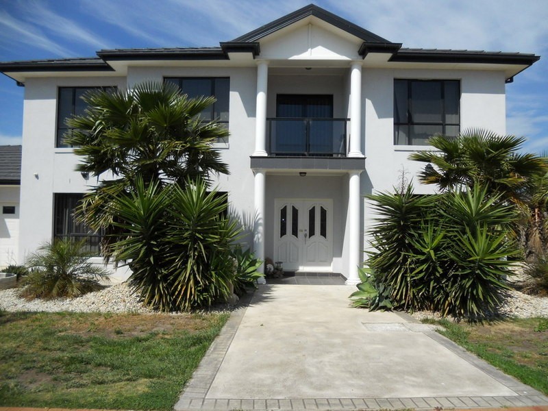 20 Eagleview Place, Sanctuary Lakes VIC 3030