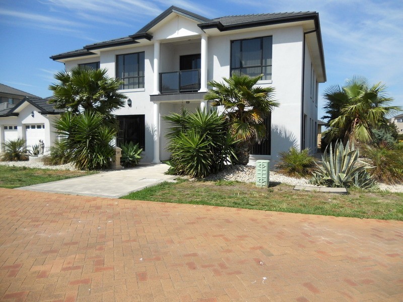 20 Eagleview Place, Sanctuary Lakes VIC 3030