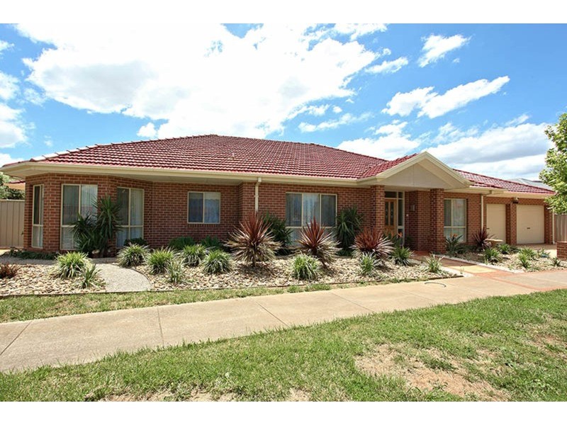 7 Golders Green Walk, Caroline Springs VIC 3023