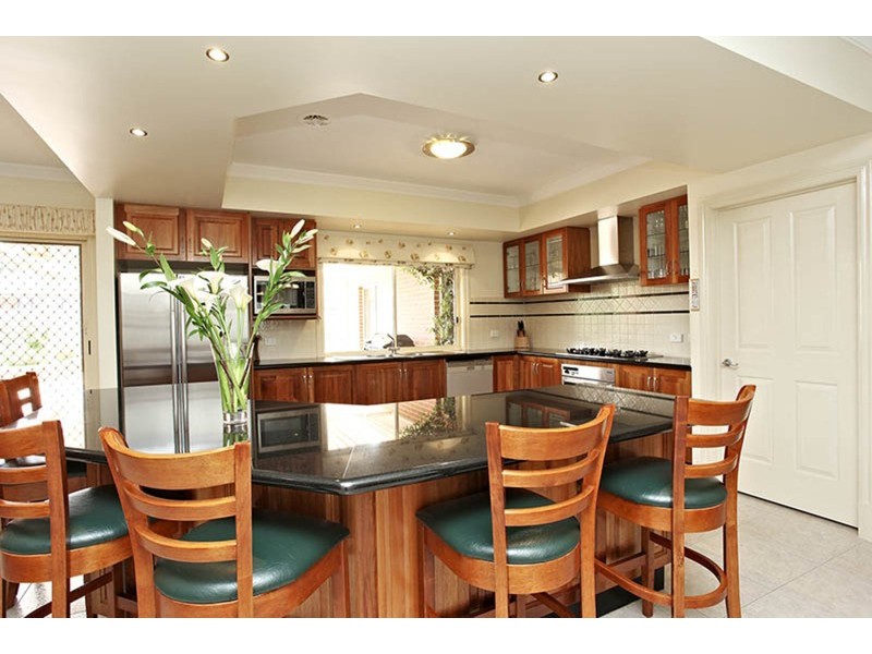7 Golders Green Walk, Caroline Springs VIC 3023