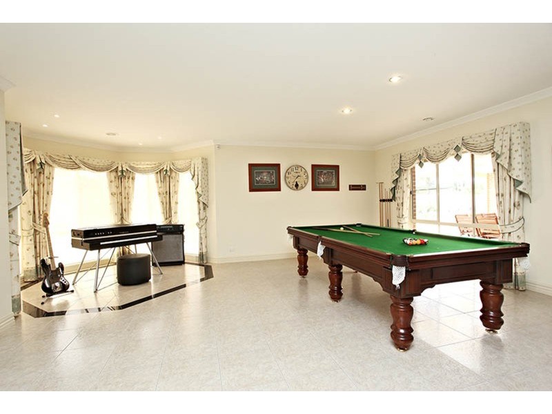 7 Golders Green Walk, Caroline Springs VIC 3023
