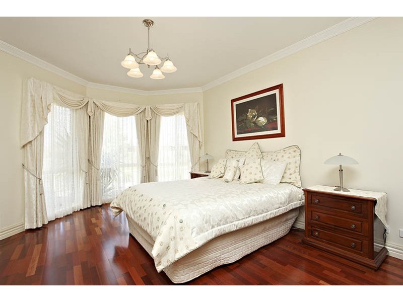 7 Golders Green Walk, Caroline Springs VIC 3023