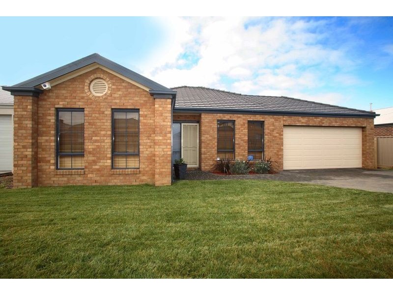 4 San Sebstian Drive, Point Cook VIC 3030