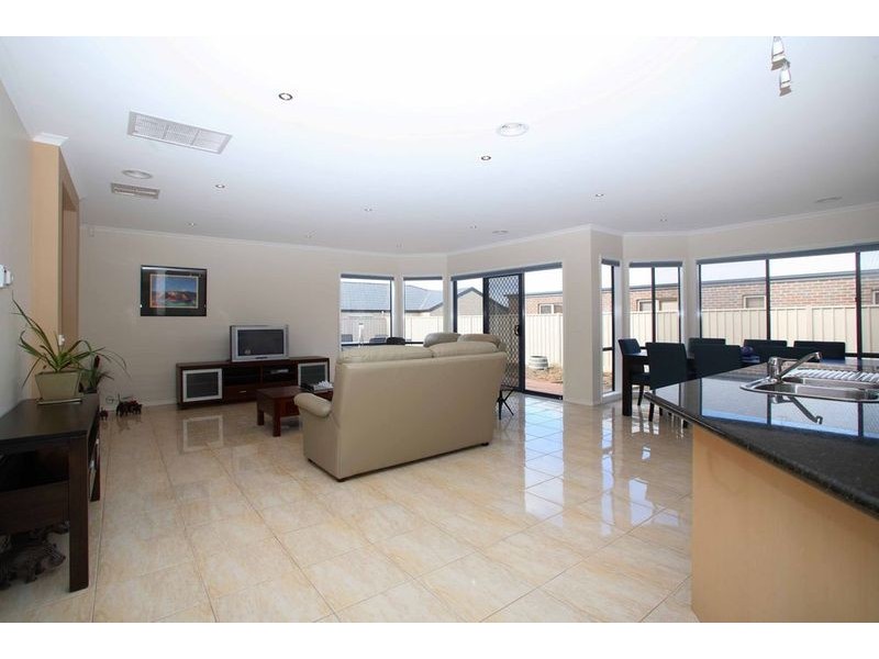 4 San Sebstian Drive, Point Cook VIC 3030