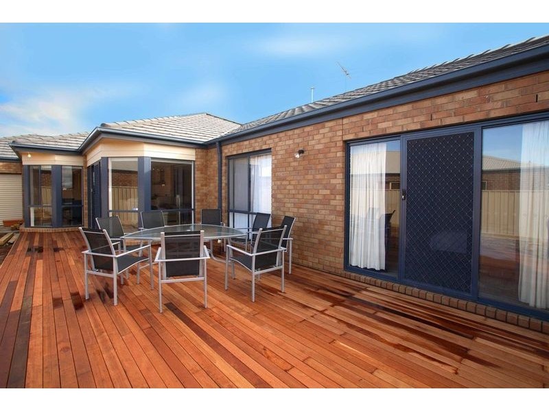 4 San Sebstian Drive, Point Cook VIC 3030