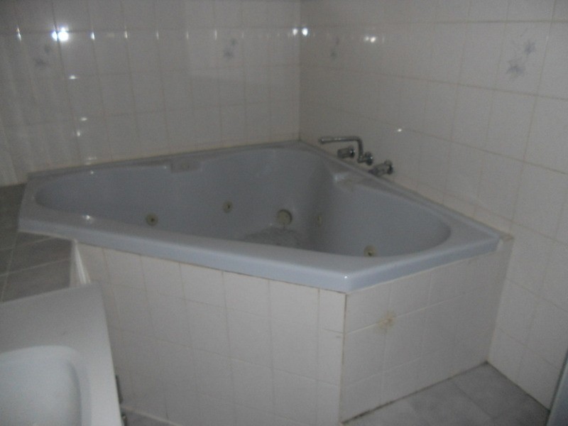 16 Fitzpatrick Drive, Altona Meadows VIC 3028