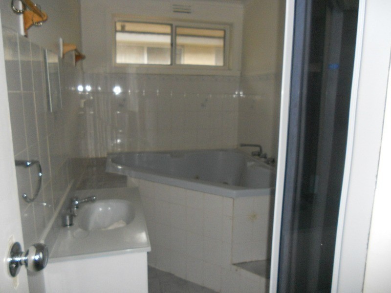 16 Fitzpatrick Drive, Altona Meadows VIC 3028