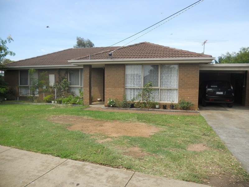 33 Daphne Crescent, Werribee VIC 3030