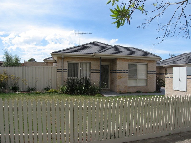 2/34-36 Stenhouse Avenue, Brooklyn VIC 3012