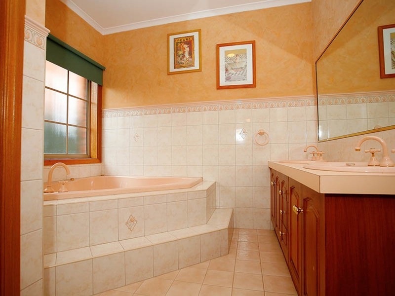 13 Ovington Court, Altona Meadows VIC 3028