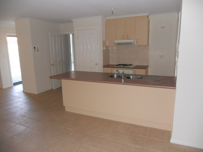 2/166 Merton Street, Altona Meadows VIC 3028