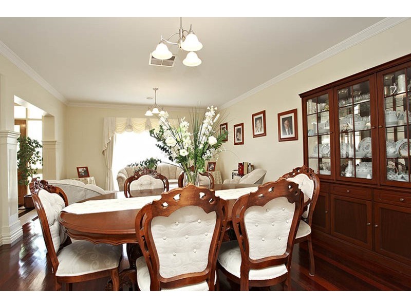 7 Golders Green Walk, Caroline Springs VIC 3023