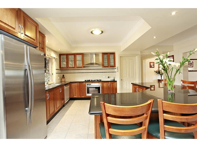 7 Golders Green Walk, Caroline Springs VIC 3023