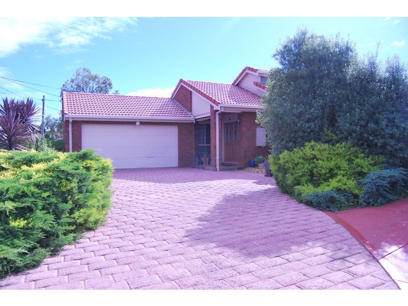 13 Ovington Place, Altona Meadows VIC 3028