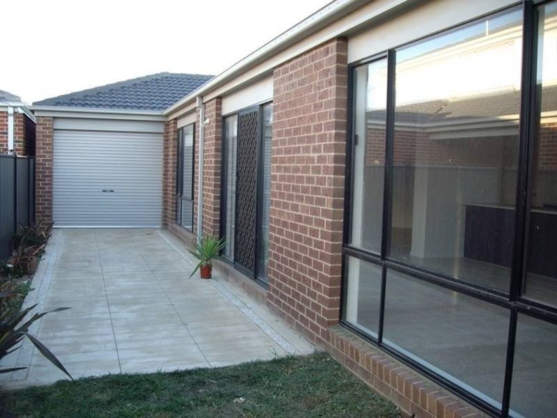 14 Spender Avenue, Point Cook VIC 3030