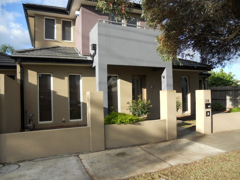 28 Paproth Grove, Altona North VIC 3025