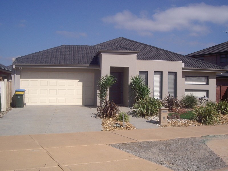 252 Sanctuary Lakes North Boulevard, Sanctuary Lakes VIC 3030