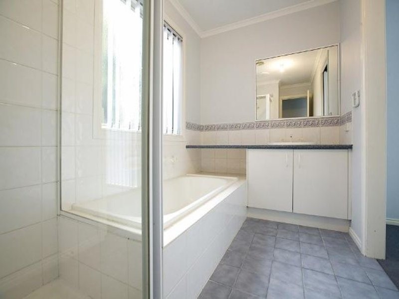 1/2 Markham Way, Altona Meadows VIC 3028