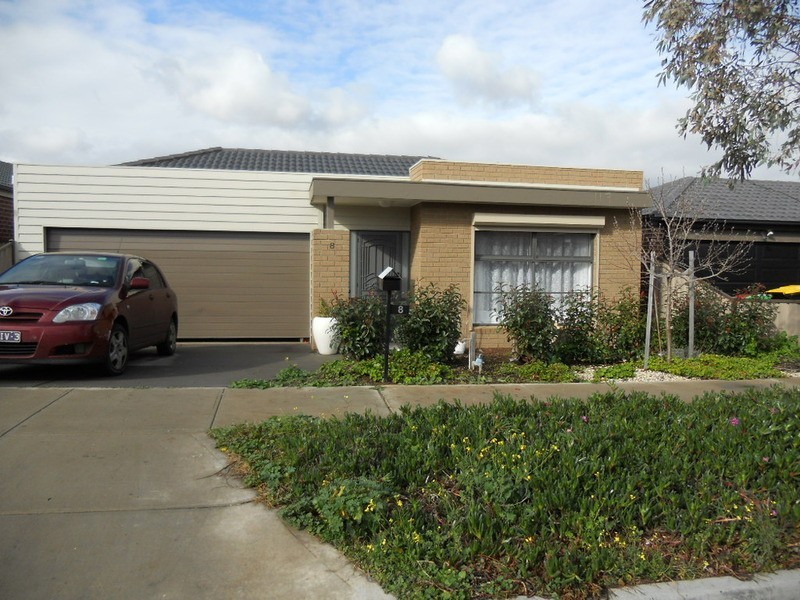 8 Wylie Circuit, Burnside VIC 3023