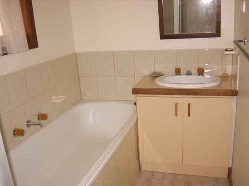 2/48 Alma Avenue, Altona Meadows VIC 3028