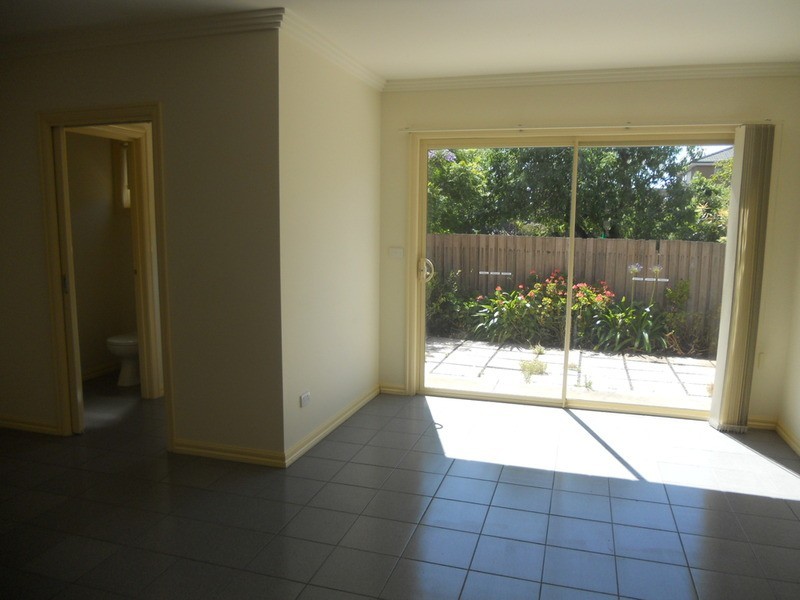 4/14 Romawi Street, Altona VIC 3018