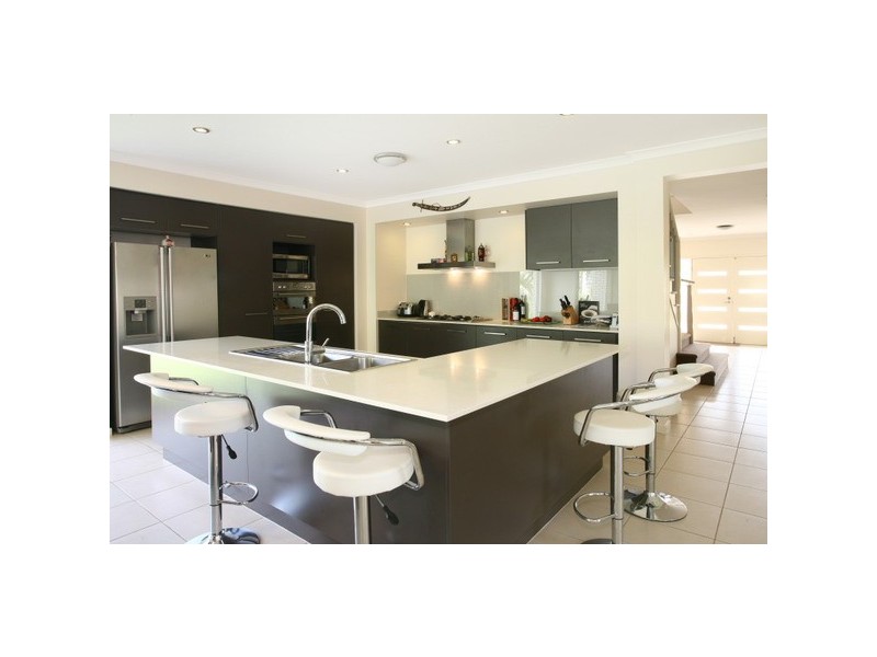 27 Stringybark Dr, Molendinar QLD 4214