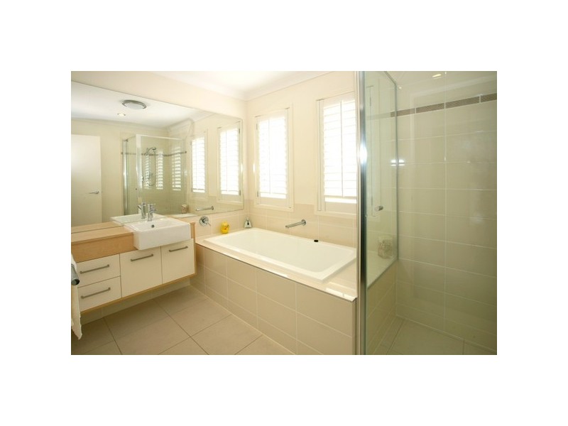 27 Stringybark Dr, Molendinar QLD 4214