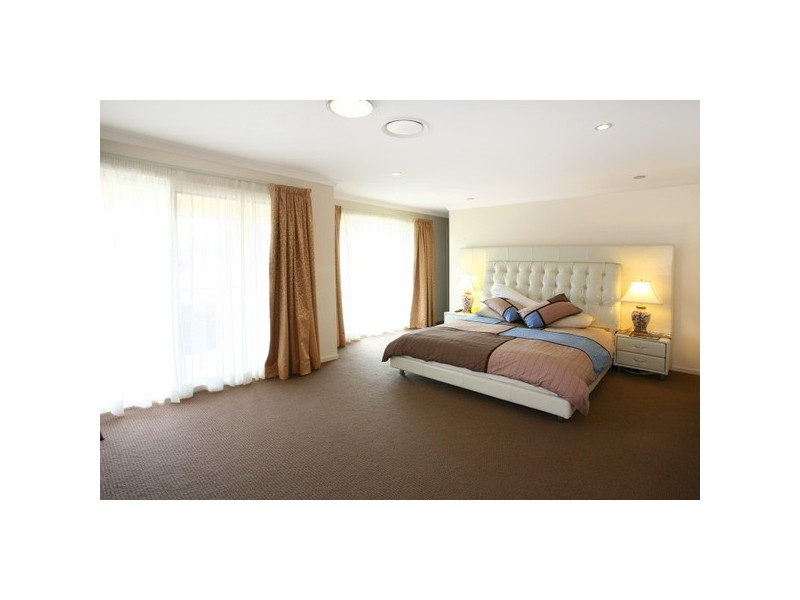 27 Stringybark Dr, Molendinar QLD 4214