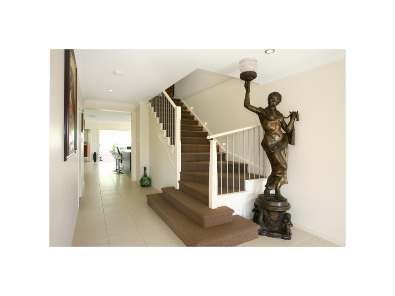 27 Stringybark Dr, Molendinar QLD 4214