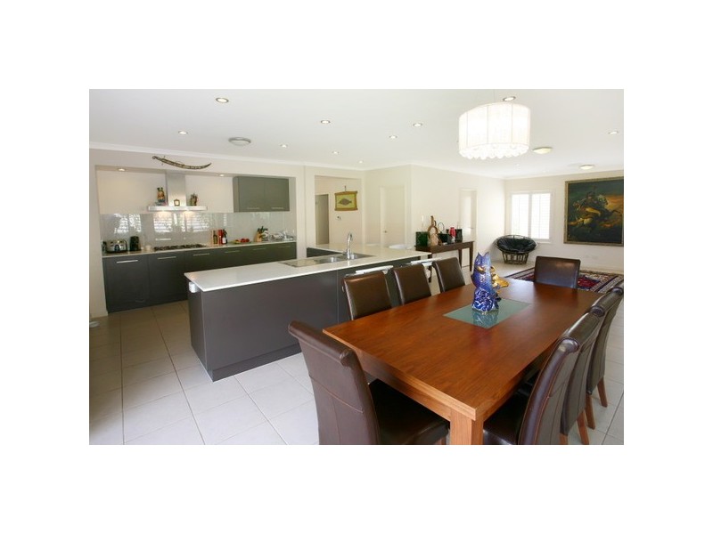 27 Stringybark Dr, Molendinar QLD 4214