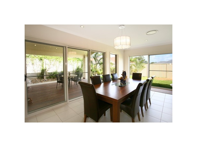 27 Stringybark Dr, Molendinar QLD 4214