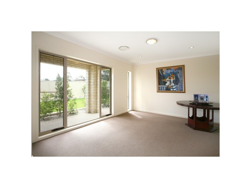 27 Stringybark Dr, Molendinar QLD 4214