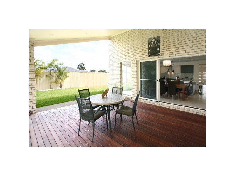 27 Stringybark Dr, Molendinar QLD 4214