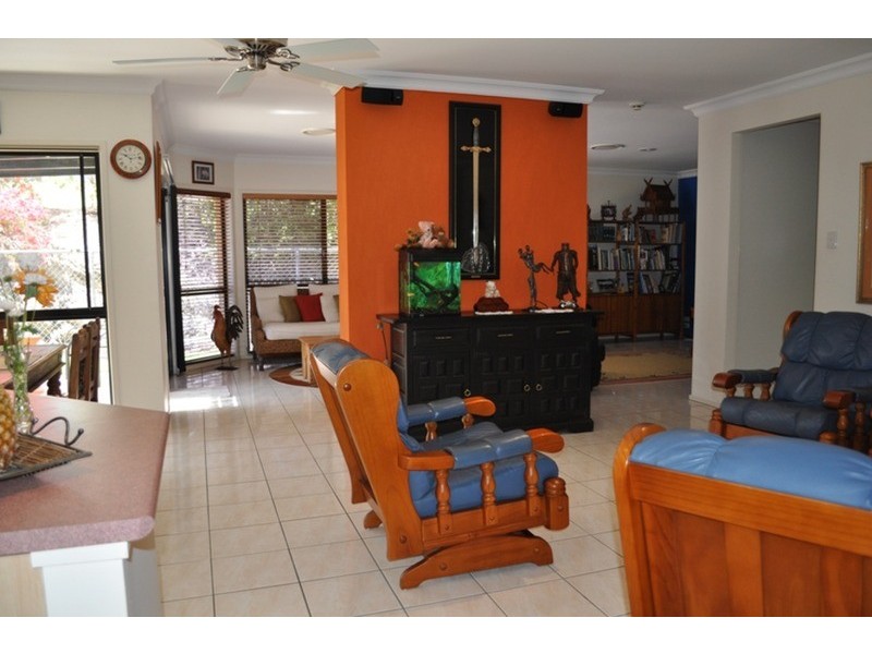 14 Neri Crescent, Arundel QLD 4214