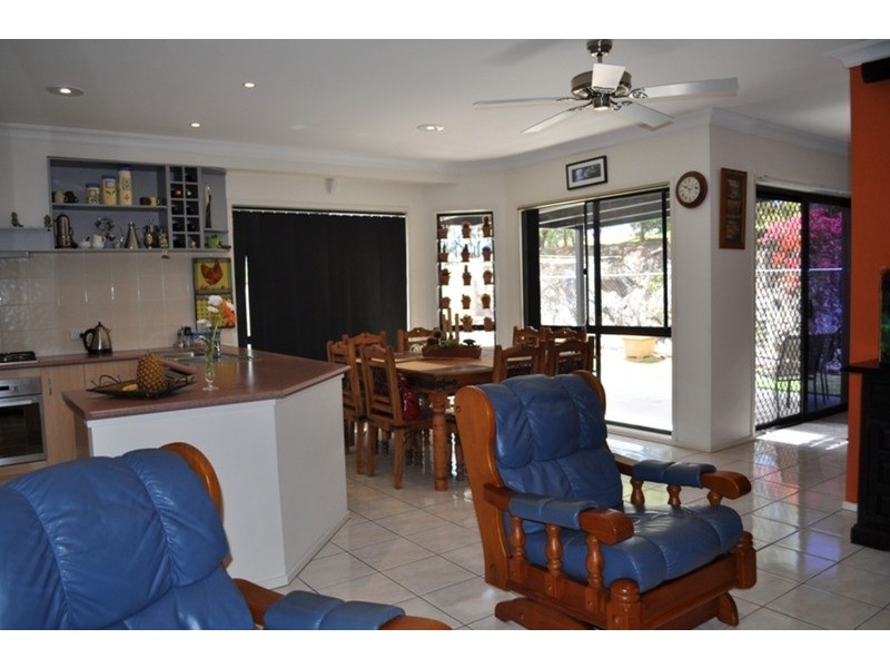 14 Neri Crescent, Arundel QLD 4214