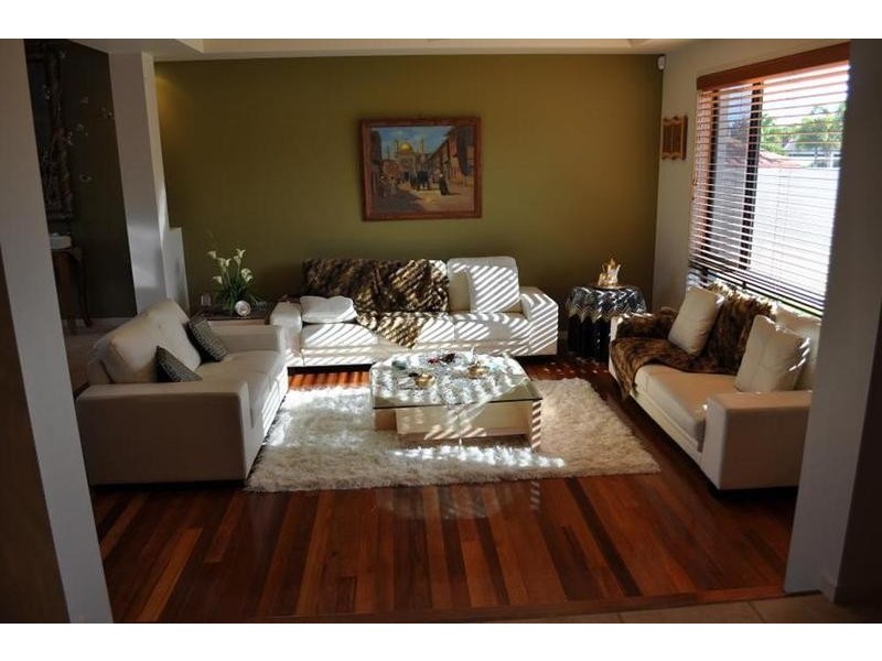 7 Eastbourne Chase, Arundel QLD 4214