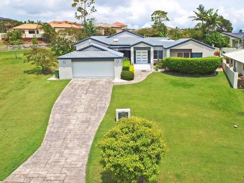 70  Chichester Drive, Arundel QLD 4214