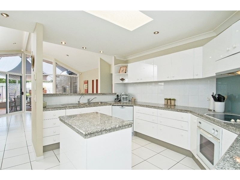 70  Chichester Drive, Arundel QLD 4214