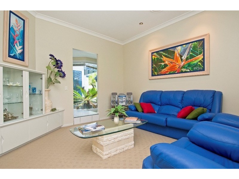 70  Chichester Drive, Arundel QLD 4214