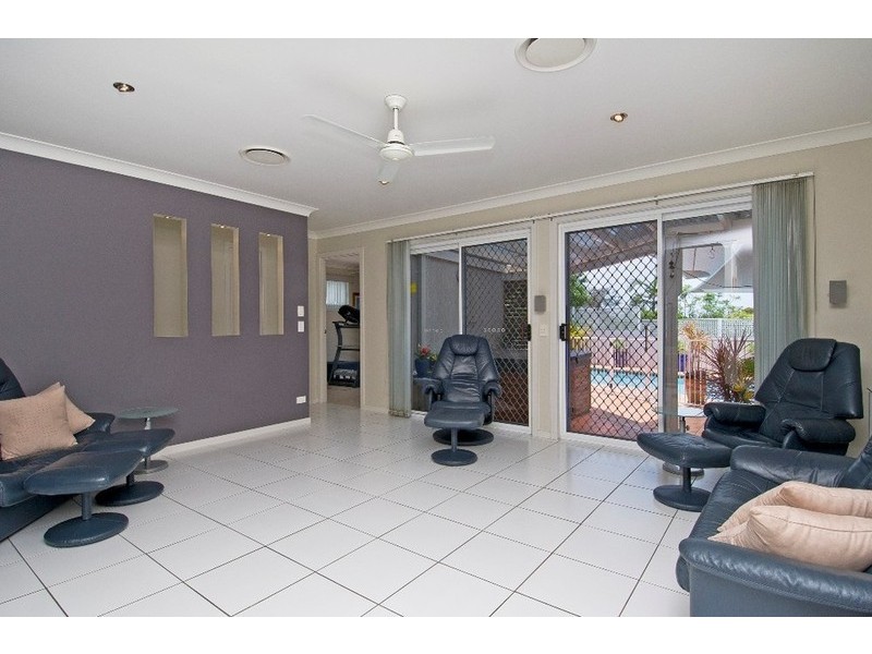 70  Chichester Drive, Arundel QLD 4214