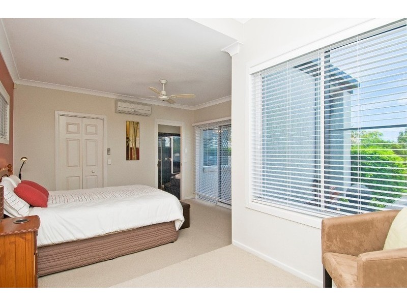 70  Chichester Drive, Arundel QLD 4214