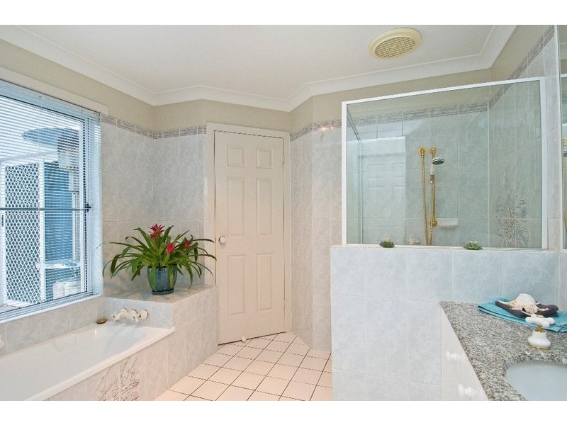 70  Chichester Drive, Arundel QLD 4214