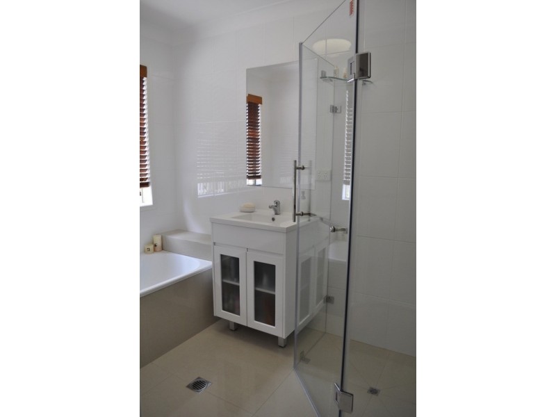 6 Brookland Court, Molendinar QLD 4214