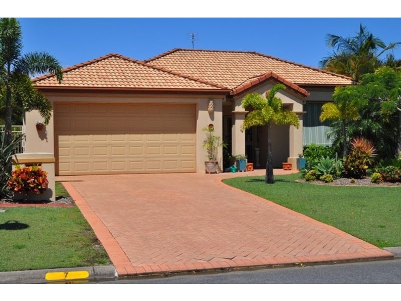 7 Shoreham Chase, Arundel QLD 4214