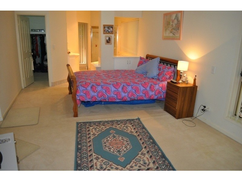 7 Shoreham Chase, Arundel QLD 4214