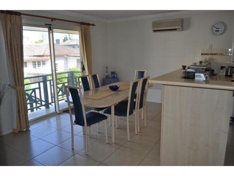 2/197 High Street, Southport QLD 4215