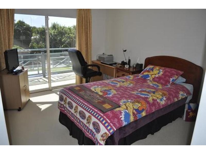 2/197 High Street, Southport QLD 4215