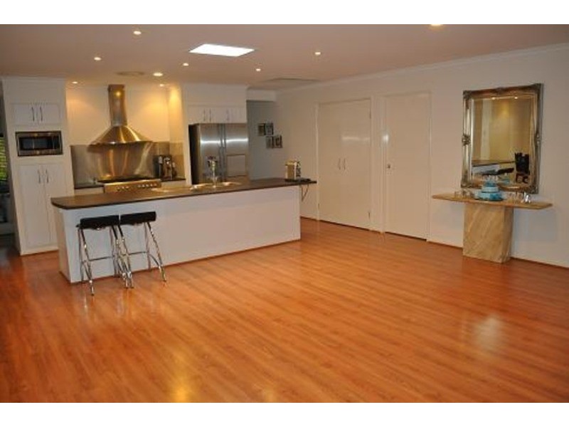 15 Redgum Place, Molendinar QLD 4214