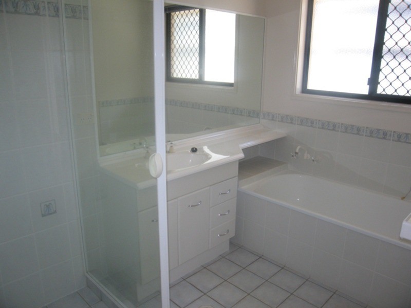 37 Crestwood Drive, Molendinar QLD 4214