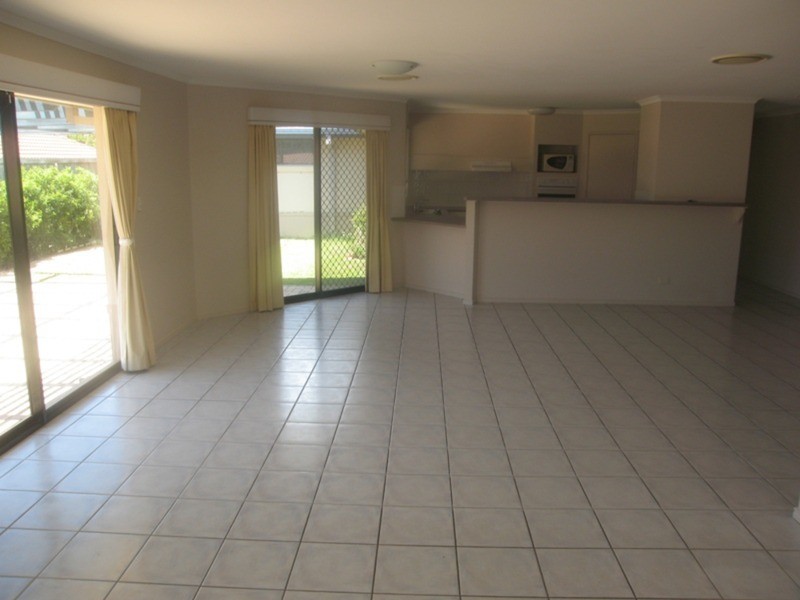 37 Crestwood Drive, Molendinar QLD 4214